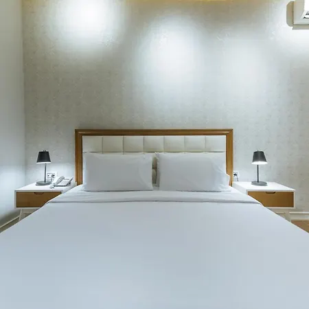 Ξενοδοχείο Ester 4*