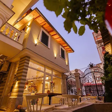 Ester Κορυτσά