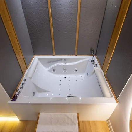 Ester Hotel Korcza
