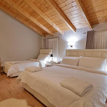 Ester Hotel